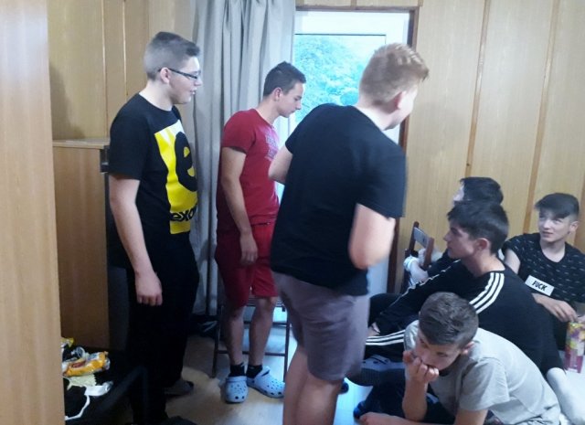 20190520_200338_1024x745